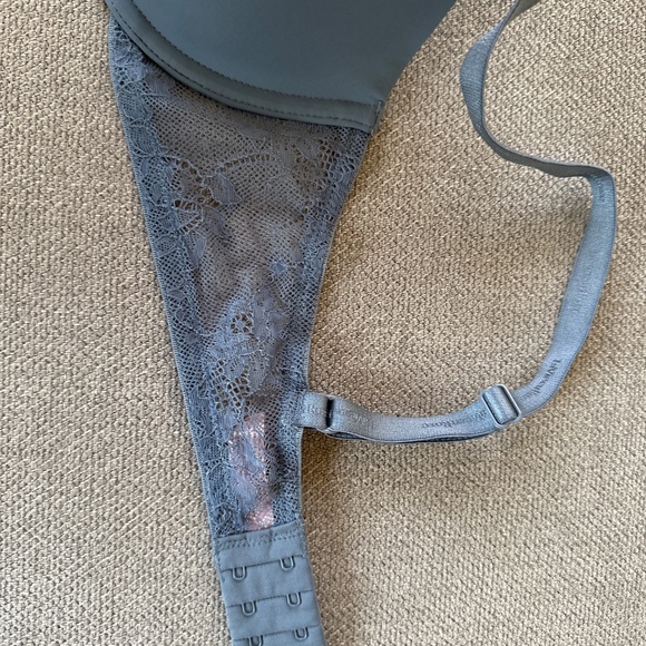 Set of 4. 34D bras - Picture 2 of 3